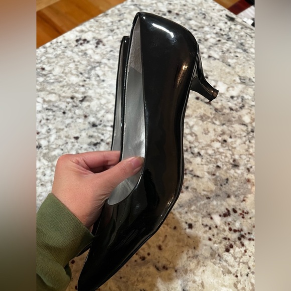 Trotters Women’s Black Patent Leather Pointed Toe 2” Heel Size 10 - Picture 7 of 12